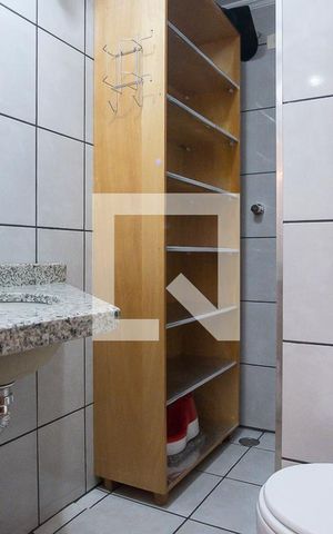 Apartamento para alugar com 65m², 2 quartos e 1 vagaBanheiro da suíte