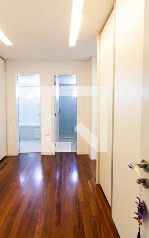 Apartamento à venda com 366m², 4 quartos e 6 vagas Apartamento à venda com 366m², 4 quartos e 6 vagasCloset da Suite 3