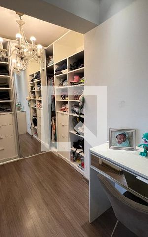 Apartamento à venda com 110m², 3 quartos e 2 vagas Apartamento à venda com 110m², 3 quartos e 2 vagasCloset da suíte