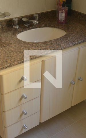 Casa à venda com 211m², 3 quartos e 3 vagasBanheiro da Suíte 1