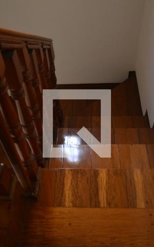 Casa à venda com 211m², 3 quartos e 3 vagasEscada