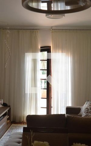 Casa à venda com 211m², 3 quartos e 3 vagasSala