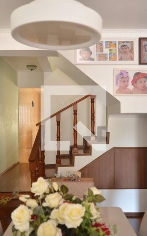 Casa à venda com 211m², 3 quartos e 3 vagasSala