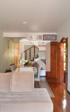 Casa à venda com 211m², 3 quartos e 3 vagasSala