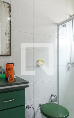 Casa à venda com 132m², 3 quartos e 2 vagas Casa à venda com 132m², 3 quartos e 2 vagasBanheiro da serviço