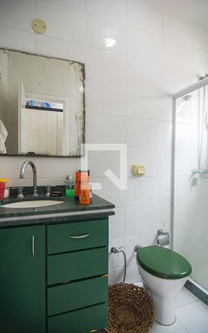Casa à venda com 132m², 3 quartos e 2 vagas Casa à venda com 132m², 3 quartos e 2 vagasBanheiro da serviço