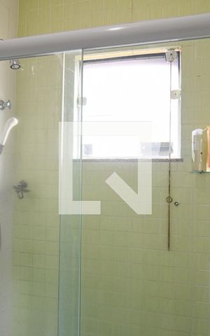 Casa à venda com 132m², 3 quartos e 2 vagas Casa à venda com 132m², 3 quartos e 2 vagasBanheiro da serviço