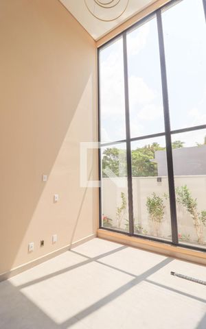 Casa à venda com 168m², 3 quartos e 2 vagas Casa à venda com 168m², 3 quartos e 2 vagasSala