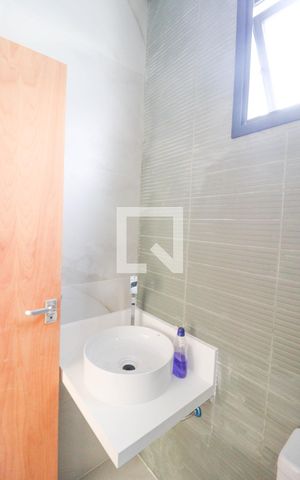 Casa à venda com 168m², 3 quartos e 2 vagas Casa à venda com 168m², 3 quartos e 2 vagasBanheiro