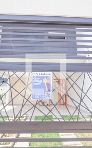 Casa à venda com 168m², 3 quartos e 2 vagas Casa à venda com 168m², 3 quartos e 2 vagasFachada