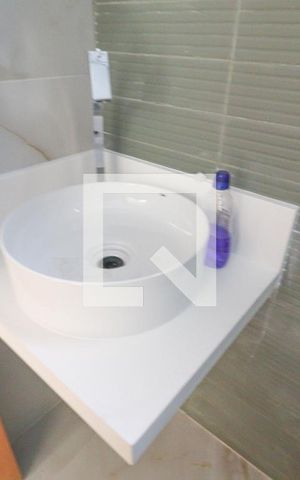 Casa à venda com 168m², 3 quartos e 2 vagas Casa à venda com 168m², 3 quartos e 2 vagasBanheiro