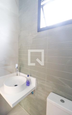 Casa à venda com 168m², 3 quartos e 2 vagas Casa à venda com 168m², 3 quartos e 2 vagasBanheiro