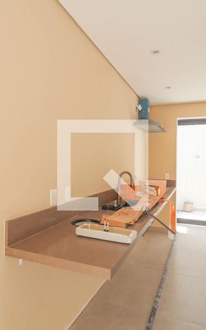 Casa à venda com 168m², 3 quartos e 2 vagas Casa à venda com 168m², 3 quartos e 2 vagasSala