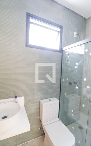 Casa à venda com 168m², 3 quartos e 2 vagas Casa à venda com 168m², 3 quartos e 2 vagasBanheiro