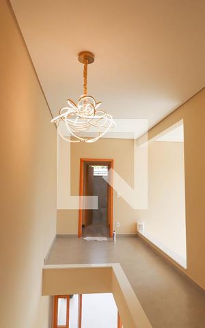 Casa à venda com 168m², 3 quartos e 2 vagas Casa à venda com 168m², 3 quartos e 2 vagasCorredor