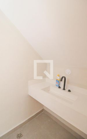Casa à venda com 168m², 3 quartos e 2 vagas Casa à venda com 168m², 3 quartos e 2 vagasLavabo