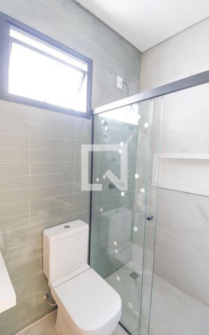 Casa à venda com 168m², 3 quartos e 2 vagas Casa à venda com 168m², 3 quartos e 2 vagasBanheiro