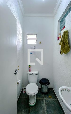 Casa à venda com 375m², 5 quartos e 3 vagasBanheiro 1