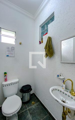 Casa à venda com 375m², 5 quartos e 3 vagasBanheiro 1
