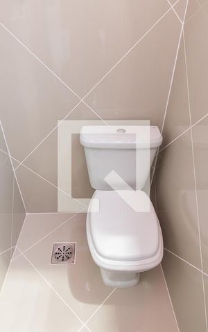 Apartamento à venda com 77m², 2 quartos e 2 vagasBanheiro de Serviço