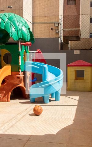 Apartamento à venda com 114m², 3 quartos e 1 vaga Apartamento à venda com 114m², 3 quartos e 1 vagaÁREA COMUM - PLAYGROUND