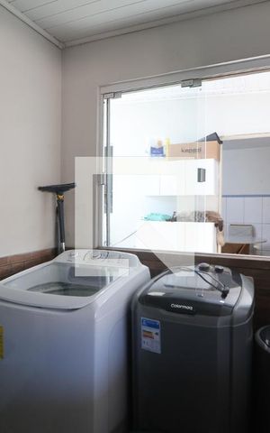 Casa à venda com 200m², 4 quartos e 2 vagasLavanderia