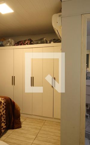 Casa à venda com 200m², 4 quartos e 2 vagasSuíte
