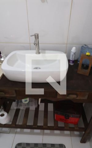 Casa à venda com 200m², 4 quartos e 2 vagasBanheiro 1