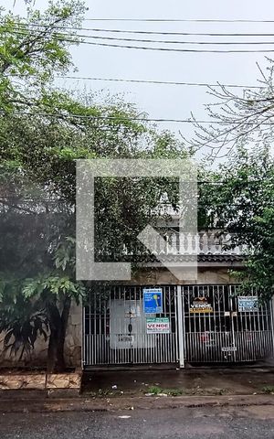 Casa à venda com 275m², 3 quartos e 2 vagas Casa à venda com 275m², 3 quartos e 2 vagasFachada/Placa