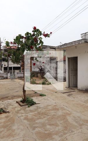 Casa à venda com 110m², 2 quartos e sem vagaQuintal/Jardim