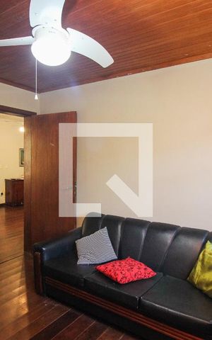 Casa para alugar com 302m², 3 quartos e 3 vagas Casa para alugar com 302m², 3 quartos e 3 vagasSala 3