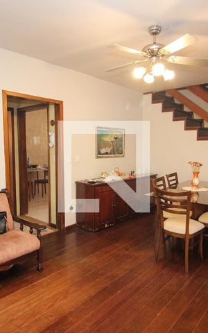 Casa para alugar com 302m², 3 quartos e 3 vagas Casa para alugar com 302m², 3 quartos e 3 vagasSala de Jantar