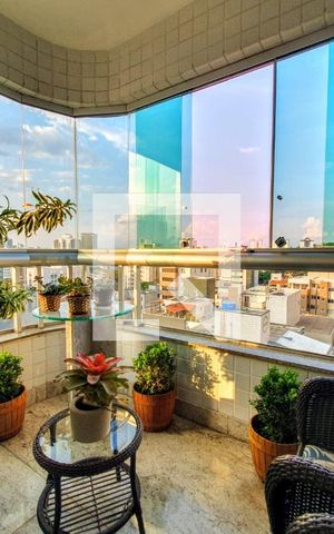 Apartamento à venda com 255m², 5 quartos e 4 vagasVaranda - Sala