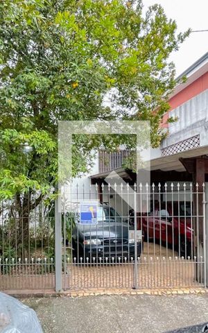 Casa à venda com 280m², 2 quartos e 2 vagas Casa à venda com 280m², 2 quartos e 2 vagasFachada