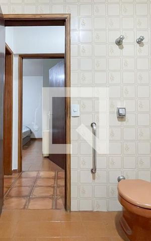 Casa à venda com 280m², 2 quartos e 2 vagas Casa à venda com 280m², 2 quartos e 2 vagasBanheiro Social