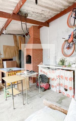 Casa à venda com 280m², 2 quartos e 2 vagas Casa à venda com 280m², 2 quartos e 2 vagasÁrea - Churrasqueira