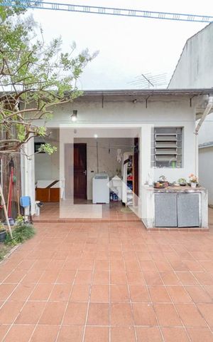 Casa à venda com 280m², 2 quartos e 2 vagas Casa à venda com 280m², 2 quartos e 2 vagasQuintal