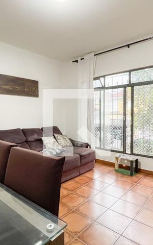 Casa à venda com 280m², 2 quartos e 2 vagas Casa à venda com 280m², 2 quartos e 2 vagasSala