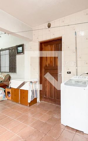 Casa à venda com 280m², 2 quartos e 2 vagas Casa à venda com 280m², 2 quartos e 2 vagasÁrea de Serviço