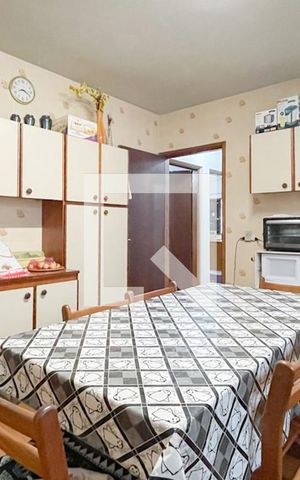 Casa à venda com 280m², 2 quartos e 2 vagas Casa à venda com 280m², 2 quartos e 2 vagasCozinha