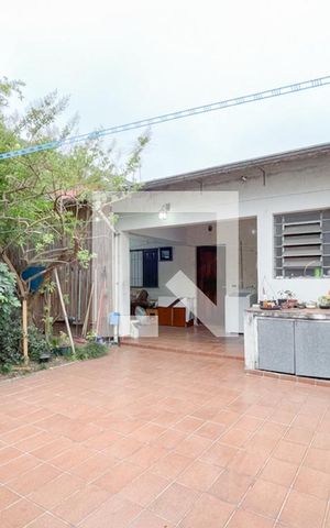 Casa à venda com 280m², 2 quartos e 2 vagas Casa à venda com 280m², 2 quartos e 2 vagasQuintal