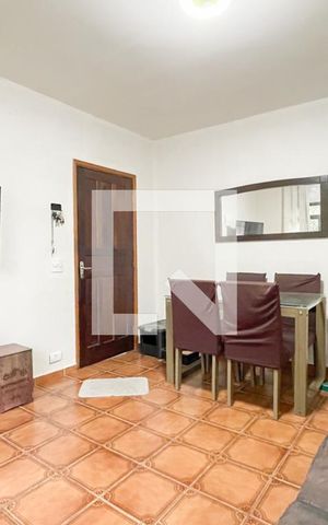 Casa à venda com 280m², 2 quartos e 2 vagas Casa à venda com 280m², 2 quartos e 2 vagasSala