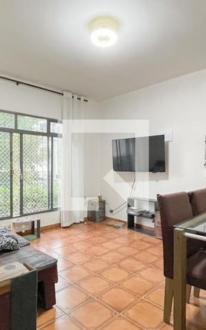 Casa à venda com 280m², 2 quartos e 2 vagas Casa à venda com 280m², 2 quartos e 2 vagasSala