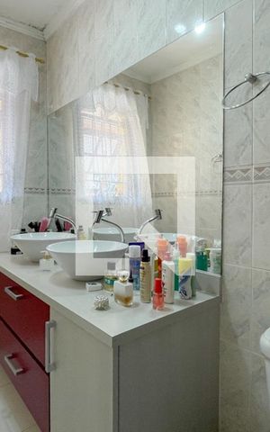 Casa à venda com 170m², 3 quartos e 2 vagas Casa à venda com 170m², 3 quartos e 2 vagasBanheiro - Suíte
