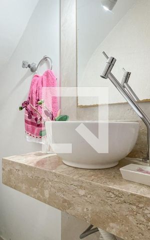 Casa à venda com 170m², 3 quartos e 2 vagas Casa à venda com 170m², 3 quartos e 2 vagasLavabo