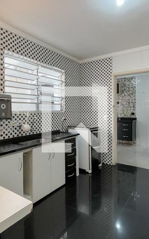 Casa à venda com 170m², 3 quartos e 2 vagas Casa à venda com 170m², 3 quartos e 2 vagasCozinha