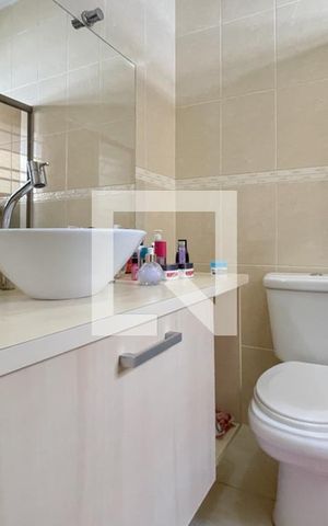 Casa à venda com 170m², 3 quartos e 2 vagas Casa à venda com 170m², 3 quartos e 2 vagasBanheiro Social