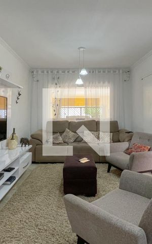 Casa à venda com 170m², 3 quartos e 2 vagas Casa à venda com 170m², 3 quartos e 2 vagasSala