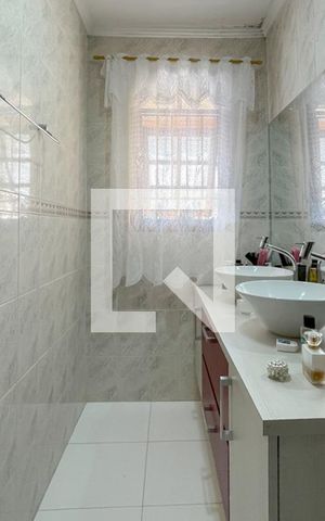 Casa à venda com 170m², 3 quartos e 2 vagas Casa à venda com 170m², 3 quartos e 2 vagasBanheiro - Suíte