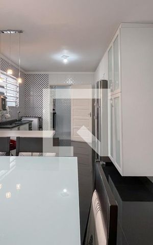 Casa à venda com 170m², 3 quartos e 2 vagas Casa à venda com 170m², 3 quartos e 2 vagasCopa